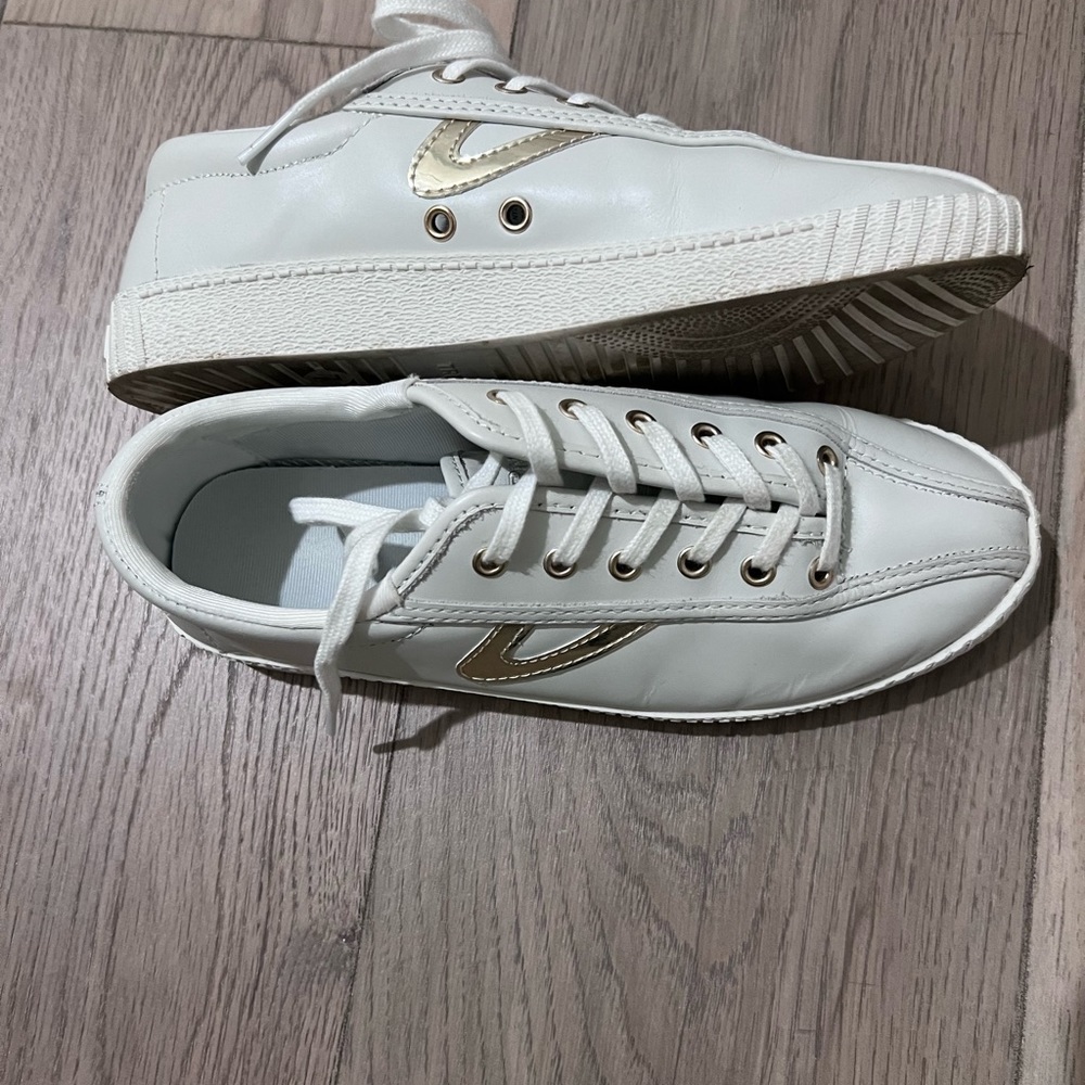 White Tretorn Sneakers with Gold Accent - Size 7